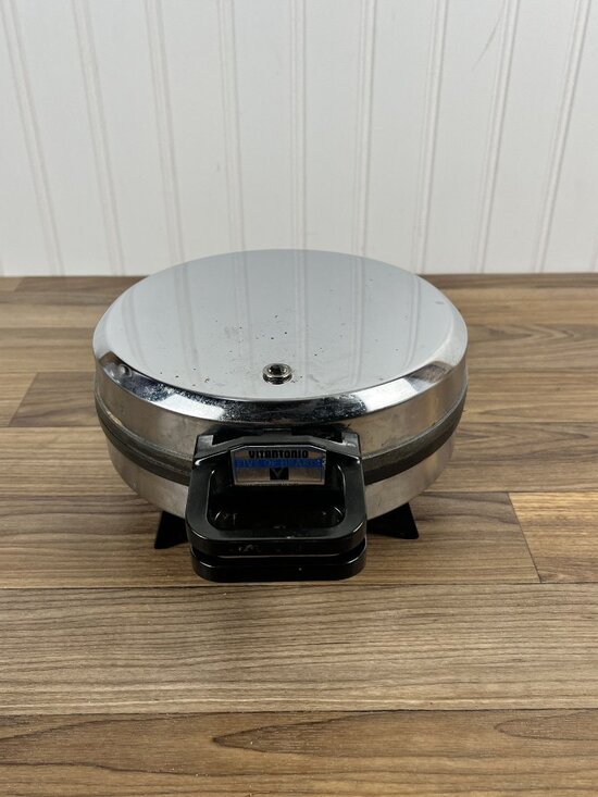 Vitantonio Other - Vintage Vitantonio Five of Hearts Waffle Maker 5 Heart Shaped Waffles 43G5